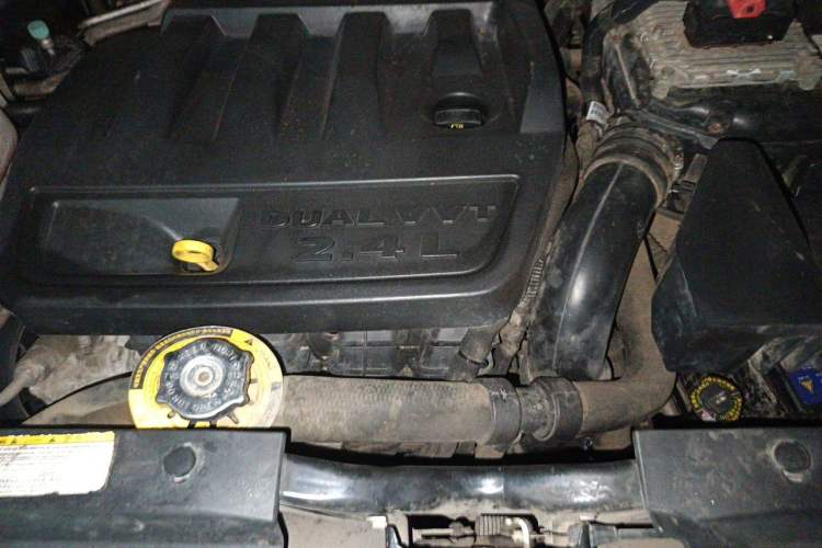 Used Jeep Compass 2013 2.4L four-wheel-drive sport version Engine Bay