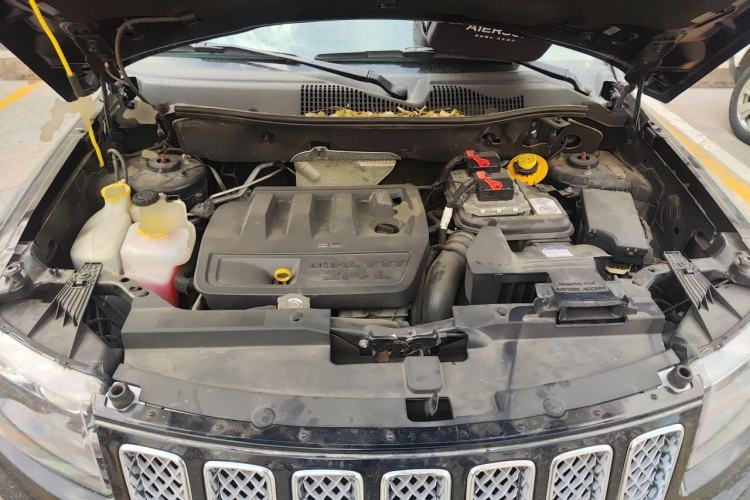 Used Jeep Compass 2013 2.4L four-wheel drive urban version Engine Bay