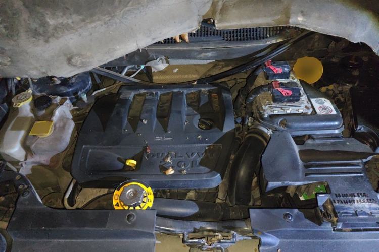 Used Jeep Compass 2013 2.0L two-wheel drive sport version Engine Bay