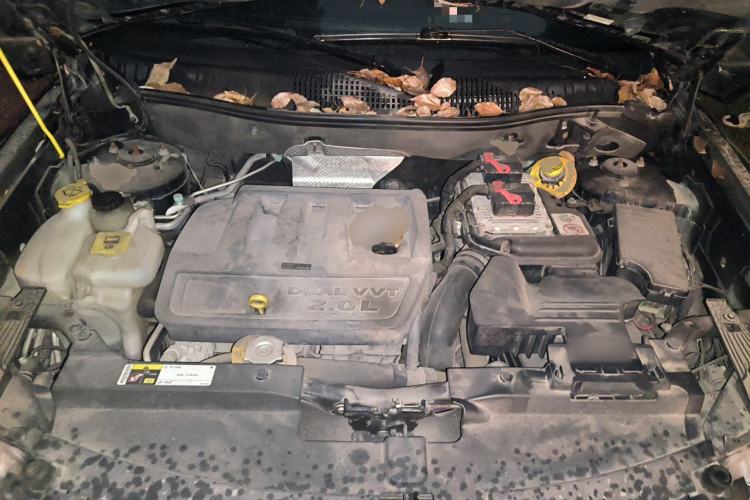 Used Jeep Compass 2013 2.0L two-wheel drive sport version Engine Bay