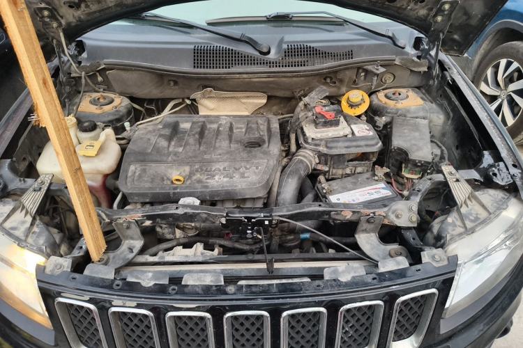 Used Jeep Compass 2013 2.4L four-wheel-drive sport version Engine Bay