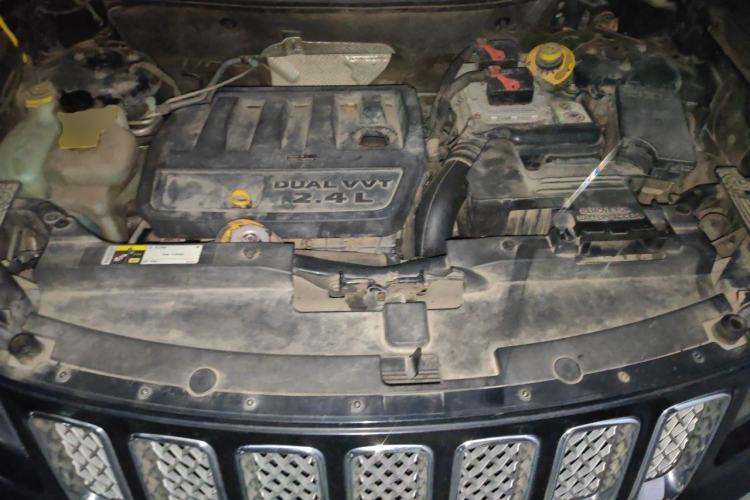 Used Jeep Compass 2013 2.4L four-wheel drive luxury version Engine Bay