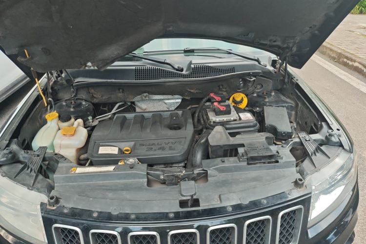 Used Jeep Compass 2013 2.4L four-wheel-drive sport version Engine Bay