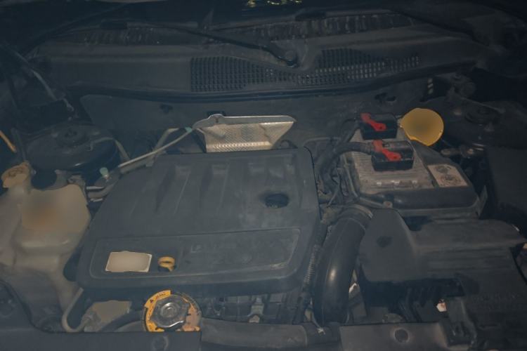 Used Jeep Compass 2013 2.0L two-wheel drive luxury version Engine Bay