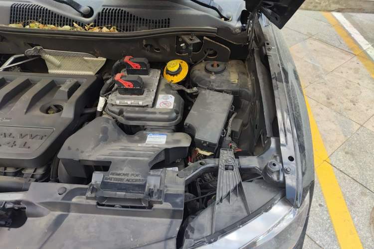 Used Jeep Compass 2013 2.4L four-wheel drive urban version Engine Bay Left