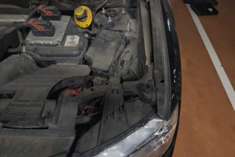 Used Jeep Compass 2013 2.0L two-wheel drive luxury version Engine Bay Left