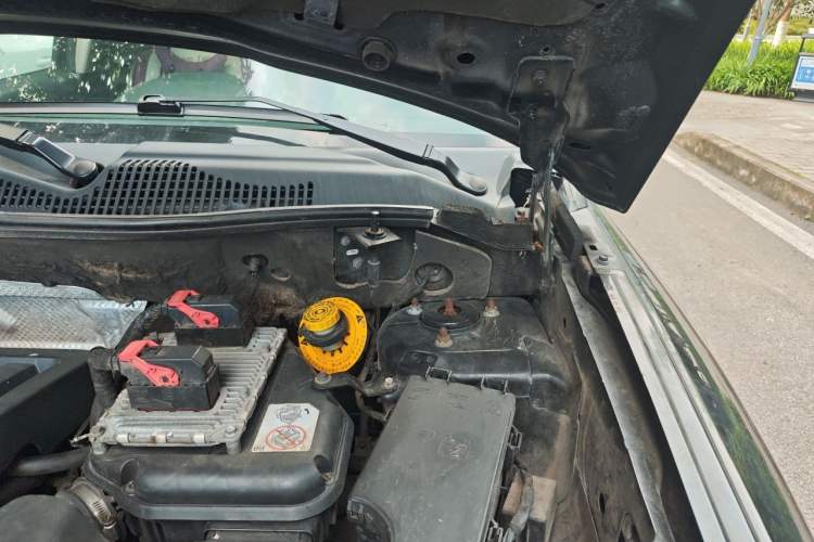 Used Jeep Compass 2013 2.4L four-wheel-drive sport version Engine Bay Left