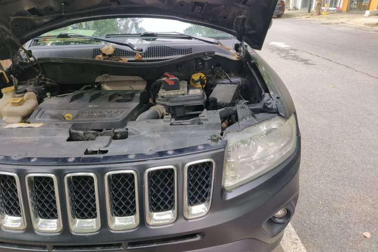 Used Jeep Compass 2013 2.4L four-wheel drive luxury version Engine Bay Left