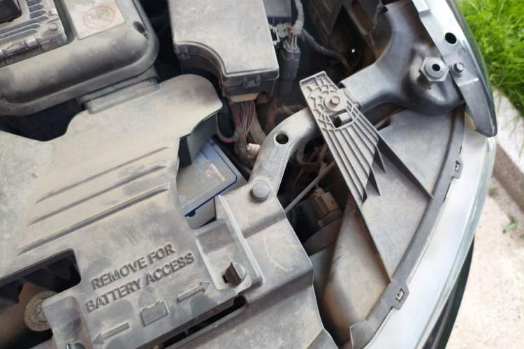 Used Jeep Compass 2013 2.4L four-wheel-drive sport version Engine Bay Left