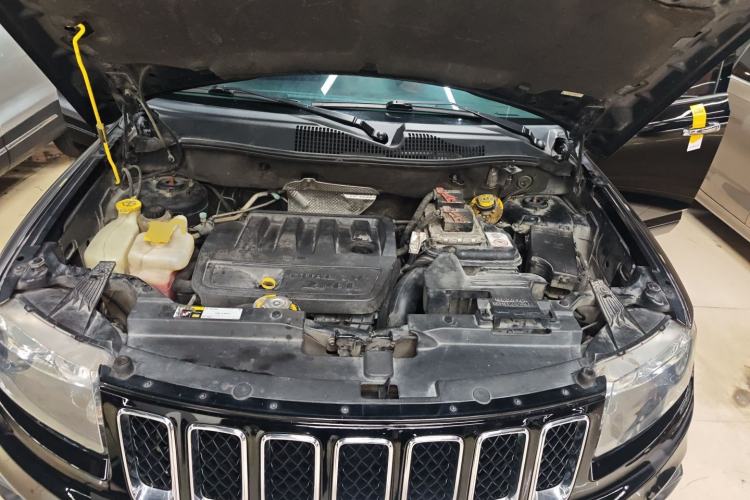 Used Jeep Compass 2013 2.4L four-wheel-drive sport version Engine Bay