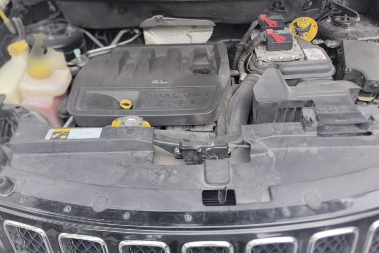 Used Jeep Compass 2013 2.4L four-wheel-drive sport version Engine Bay