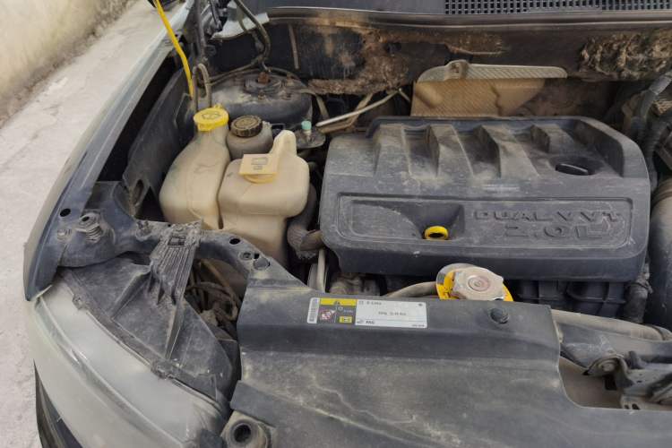 Used Jeep Compass 2013 2.0L two-wheel drive sport version Engine Bay Right