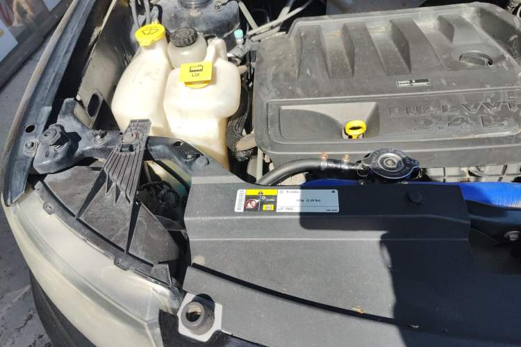 Used Jeep Compass 2013 2.4L four-wheel drive luxury version Engine Bay Right