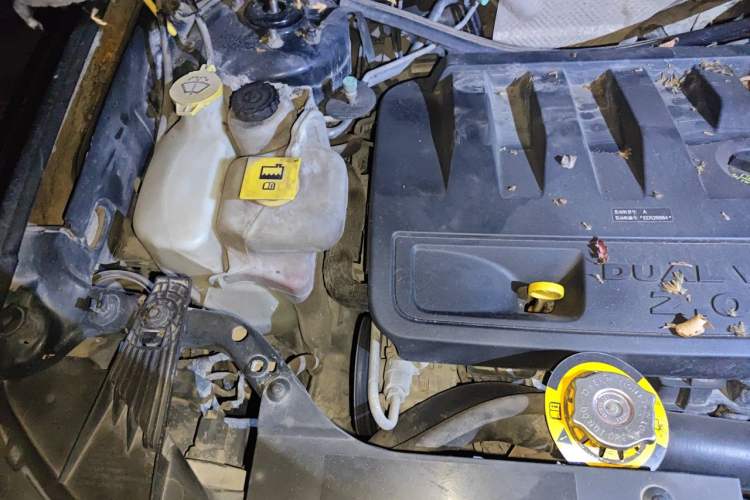 Used Jeep Compass 2013 2.0L two-wheel drive sport version Engine Bay Right