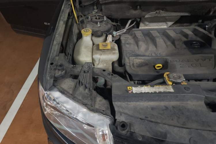 Used Jeep Compass 2013 2.0L two-wheel drive luxury version Engine Bay Right