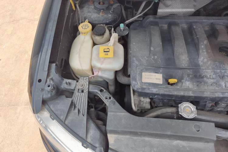 Used Jeep Compass 2013 2.4L four-wheel-drive sport version Engine Bay Right