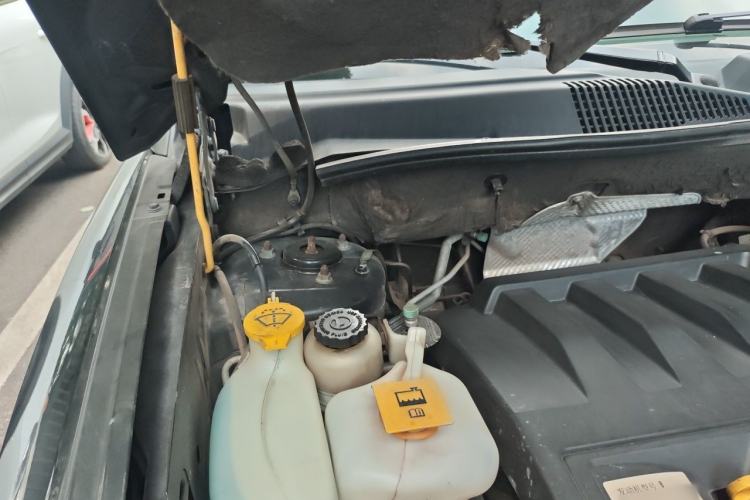 Used Jeep Compass 2013 2.4L four-wheel-drive sport version Engine Bay Right