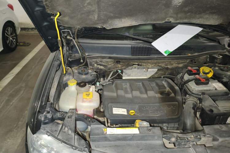 Used Jeep Compass 2013 2.0L two-wheel drive luxury version Engine Bay Right