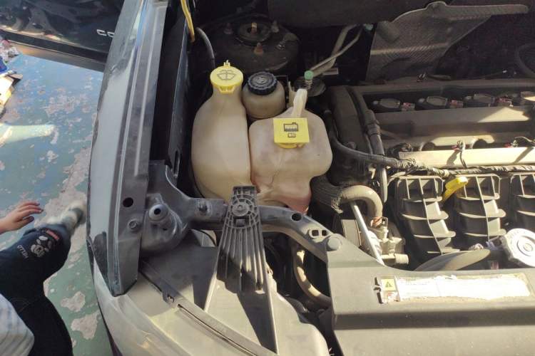Used Jeep Compass 2013 2.4L four-wheel drive luxury version Engine Bay Right
