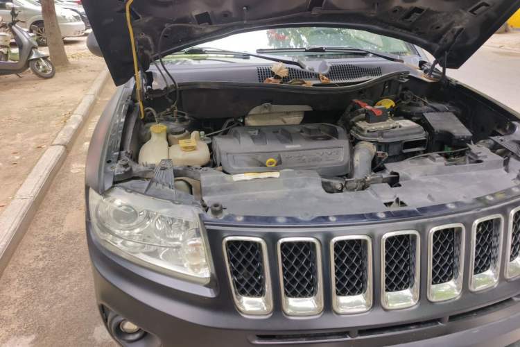 Used Jeep Compass 2013 2.4L four-wheel drive luxury version Engine Bay Right