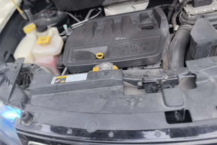 Used Jeep Compass 2013 2.4L four-wheel-drive sport version Engine Bay Right