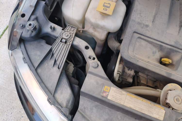 Used Jeep Compass 2013 2.4L four-wheel-drive sport version Engine Bay Right