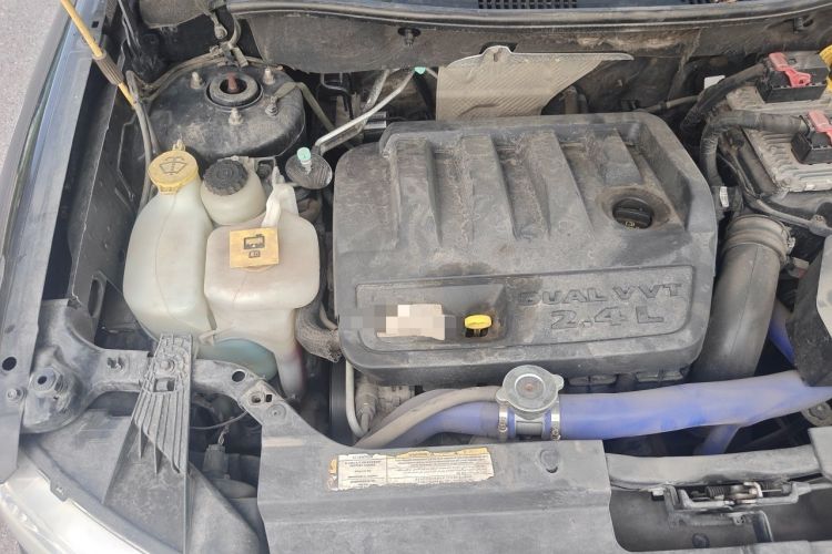 Used Jeep Compass 2013 2.4L four-wheel drive luxury version Engine Bay Right
