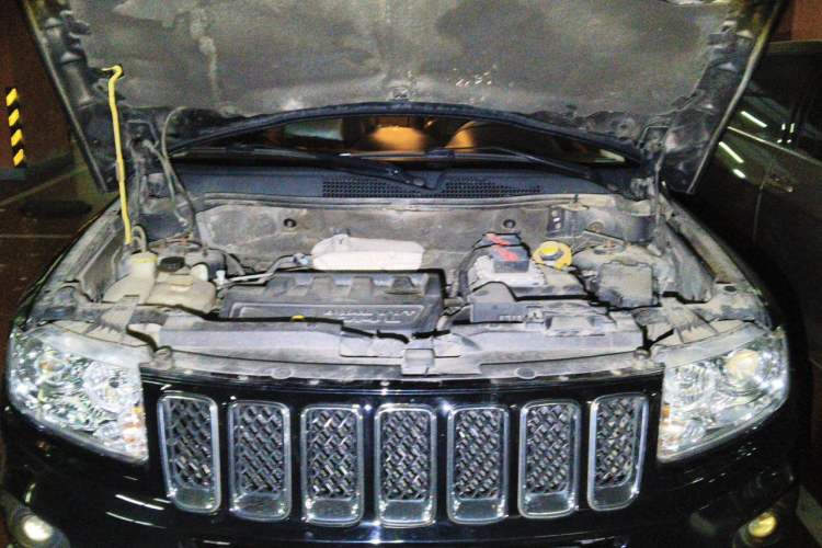 Used Jeep Compass 2013 2.4L four-wheel drive luxury version Engine Bay