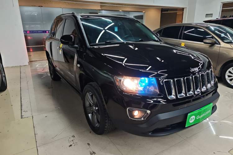 Used Jeep Compass 2013 2.4L four-wheel-drive sport version Exterior 1