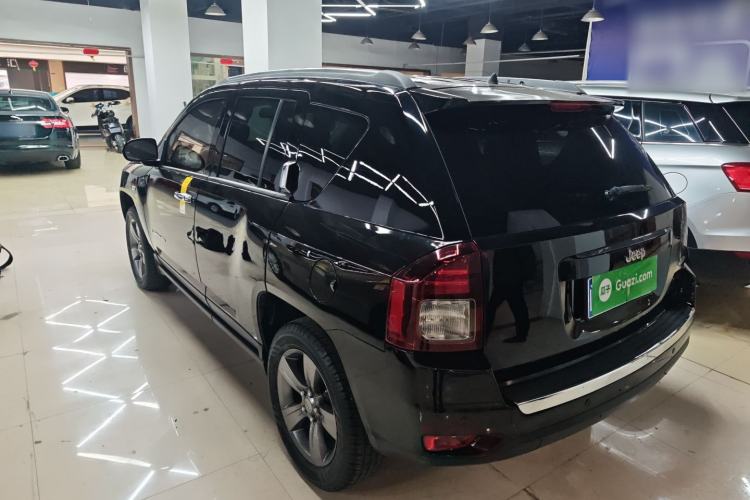 Used Jeep Compass 2013 2.4L four-wheel-drive sport version Exterior 2