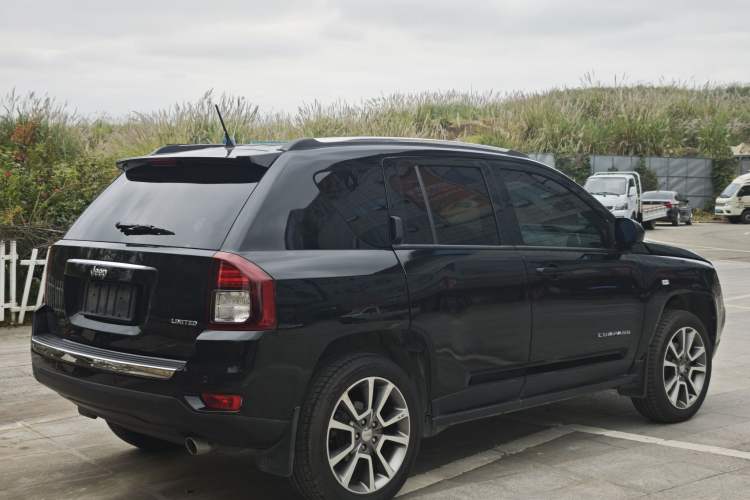Used Jeep Compass 2013 2.4L Four-wheel Drive Black Edition with Navigation Exterior 4