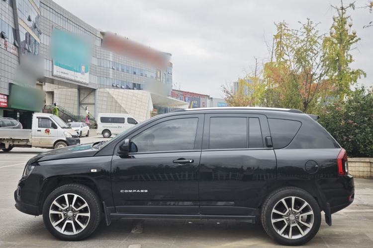 Used Jeep Compass 2013 2.4L Four-wheel Drive Black Edition with Navigation Exterior 7