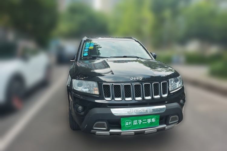 Used Jeep Compass 2013 2.4L four-wheel-drive sport version Front