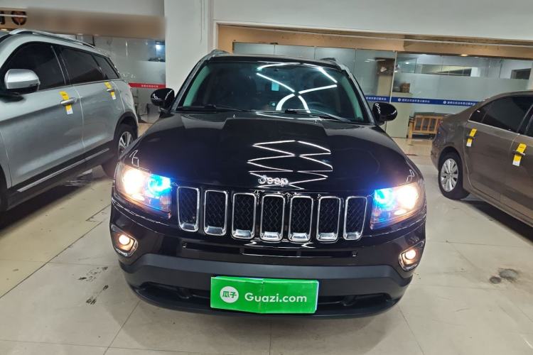 Used Jeep Compass 2013 2.4L four-wheel-drive sport version Front