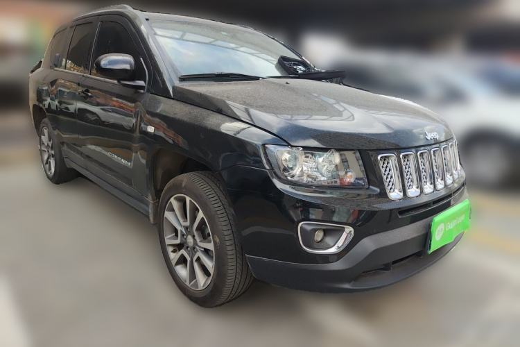 Used Jeep Compass 2013 2.4L four-wheel drive urban version Front Right 45 Deg