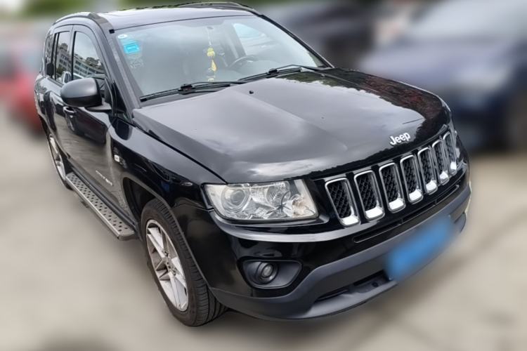 Used Jeep Compass 2013 2.4L four-wheel drive urban version Front Right 45 Deg