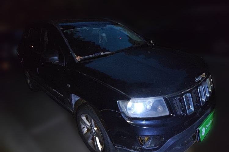 Used Jeep Compass 2013 2.0L two-wheel drive sport version Front Right 45 Deg