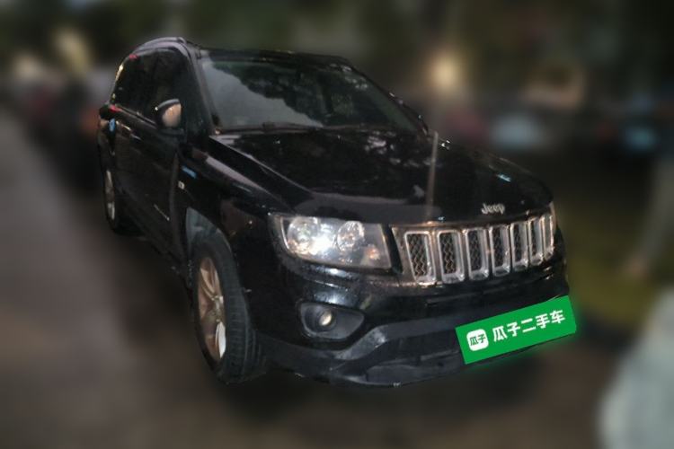 Used Jeep Compass 2013 2.0L two-wheel drive sport version Front Right 45 Deg
