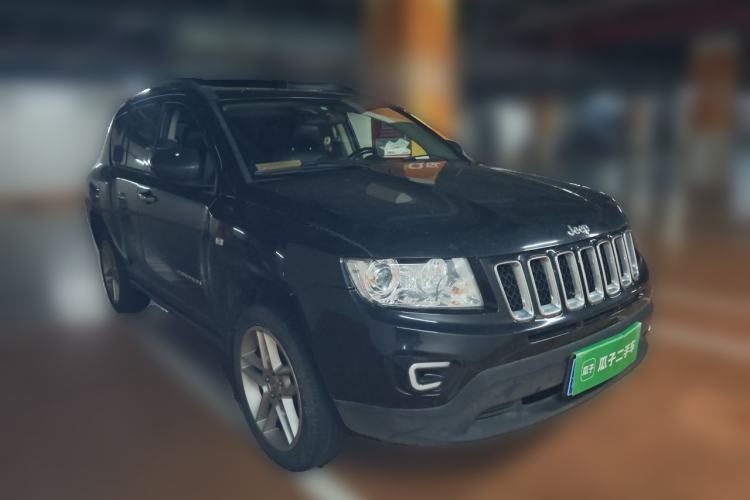 Used Jeep Compass 2013 2.0L two-wheel drive luxury version Front Right 45 Deg