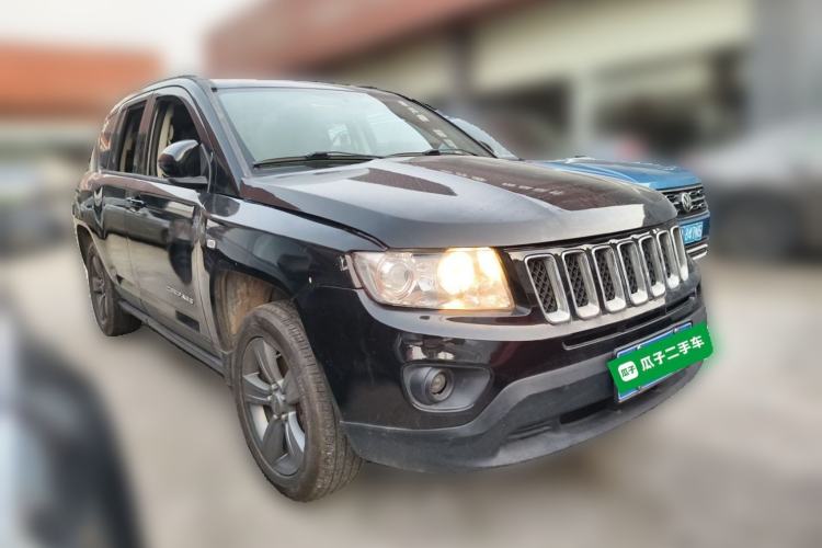 Used Jeep Compass 2013 2.4L four-wheel-drive sport version Front Right 45 Deg