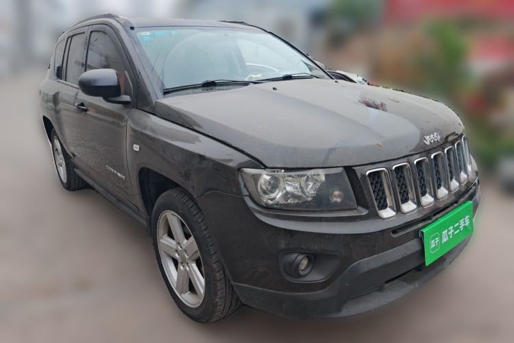 Used Jeep Compass 2013 2.0L two-wheel drive luxury version Front Right 45 Deg