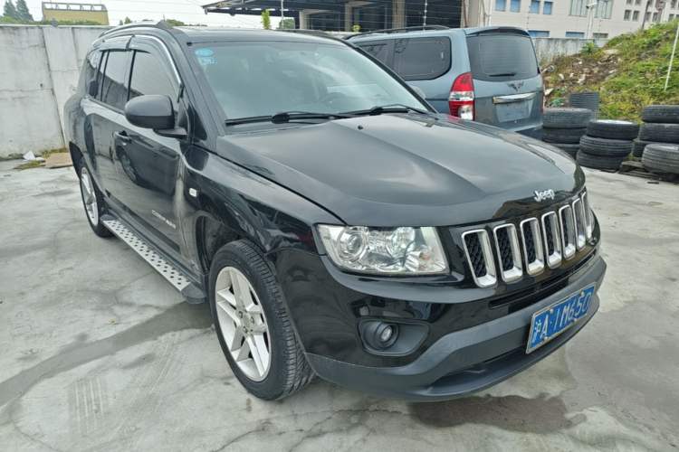 Used Jeep Compass 2013 2.4L four-wheel drive urban version Front Right 45 Deg