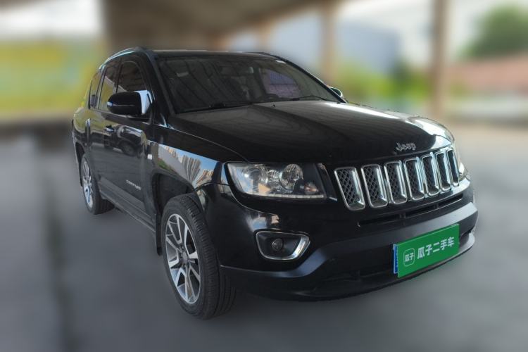 Used Jeep Compass 2013 2.4L four-wheel drive luxury version Front Right 45 Deg
