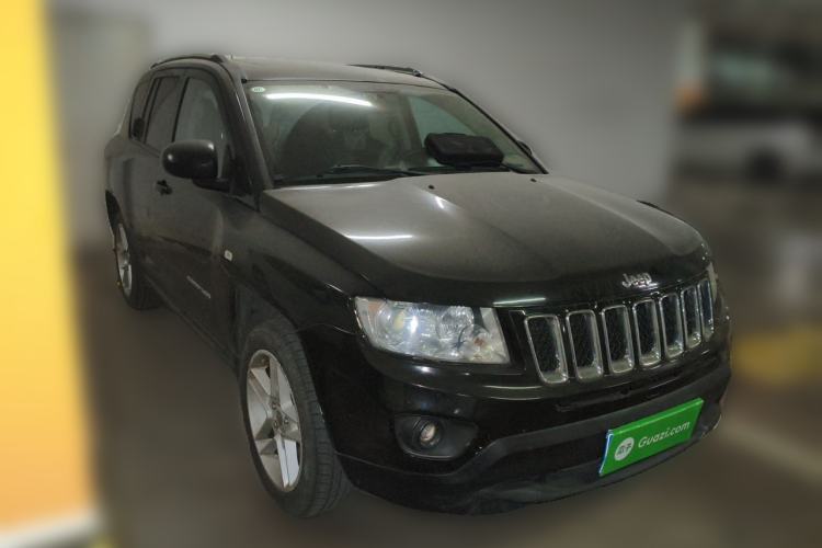 Used Jeep Compass 2013 2.0L two-wheel drive luxury version Front Right 45 Deg