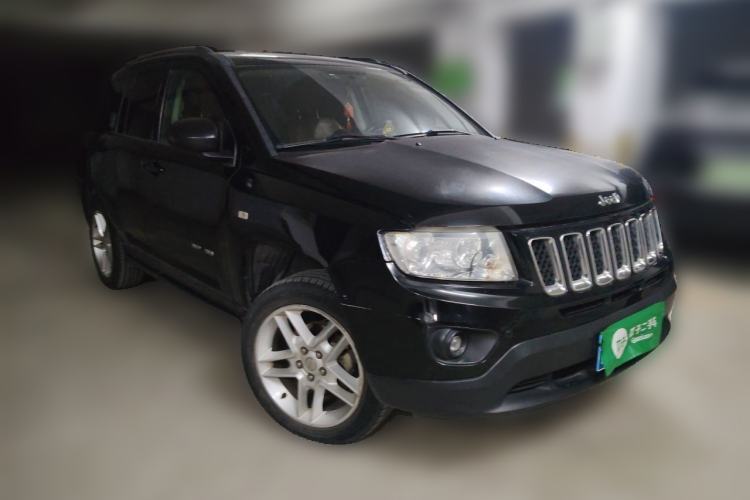 Used Jeep Compass 2013 2.0L two-wheel drive luxury version Front Right 45 Deg