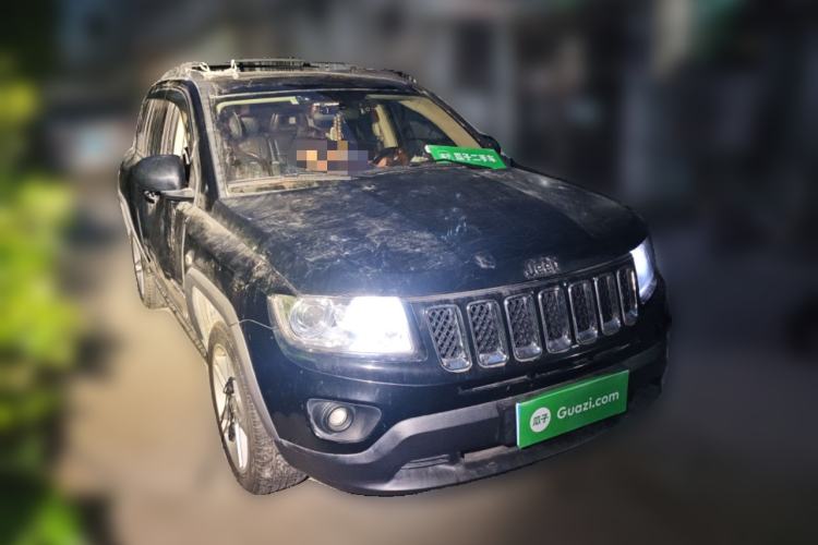 Used Jeep Compass 2013 2.0L two-wheel drive luxury version Front Right 45 Deg