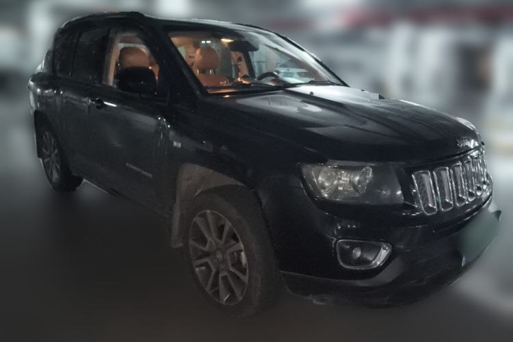 Used Jeep Compass 2013 2.4L four-wheel drive urban version Front Right 45 Deg