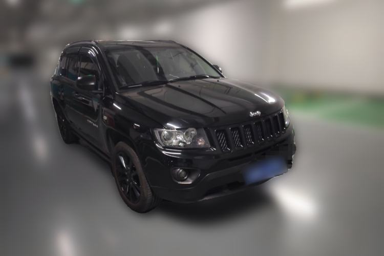 Used Jeep Compass 2013 2.0L two-wheel drive luxury version Front Right 45 Deg