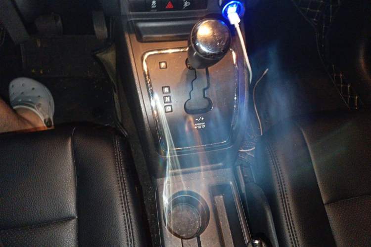 Used Jeep Compass 2013 2.4L four-wheel-drive sport version Gear Lever