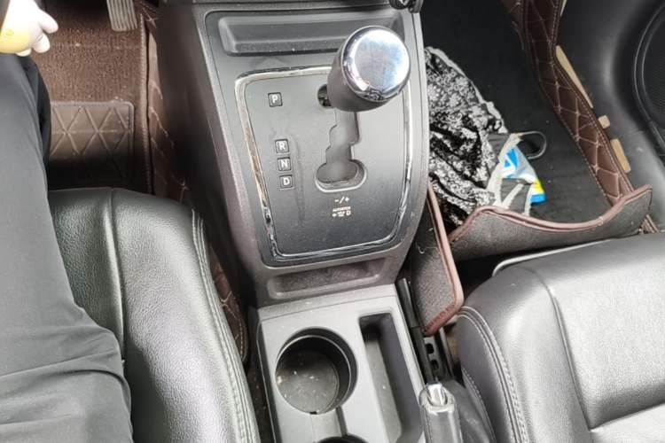 Used Jeep Compass 2013 2.4L four-wheel drive urban version Gear Lever